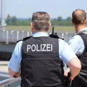 Γερμανική Αστυνομία: Μπλούζες με εταιρική φίρμα και πληροφοριοδότες στις κλοπές φορτίων από φορτηγά