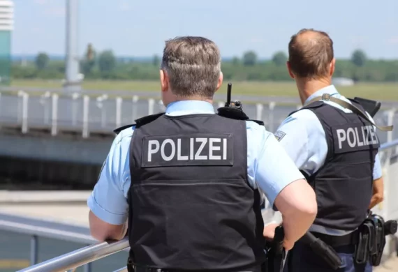 Γερμανική Αστυνομία: Μπλούζες με εταιρική φίρμα και πληροφοριοδότες στις κλοπές φορτίων από φορτηγά